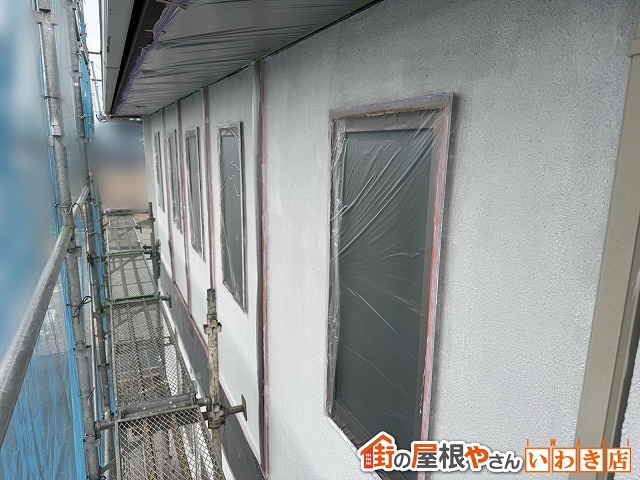 福島県広野町　汚れや亀裂が発生している状態の外壁