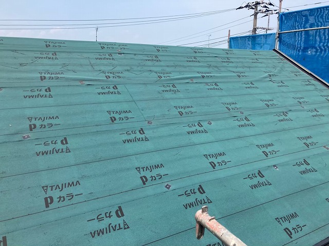 アスファルトルーフィング施工後のスレート屋根