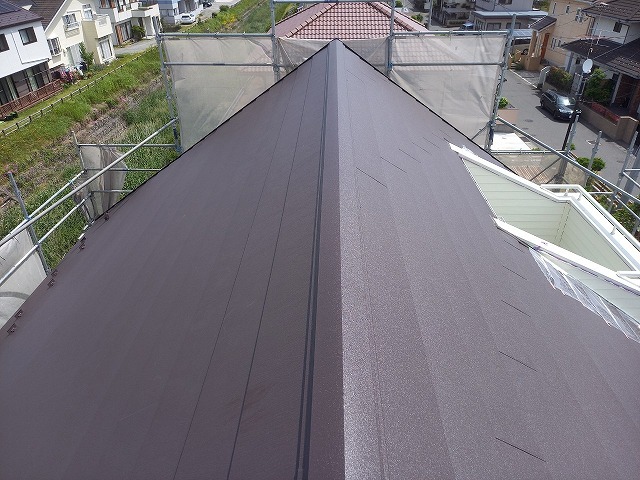 スレート屋根をスーパーガルテクトで屋根カバー工事後の写真