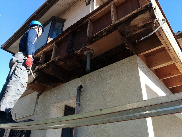 いわき市泉町で戸建て住宅の外壁・軒天への雨漏りを下地から修理し雨漏りを改善