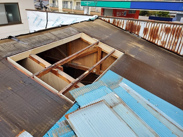 波板を外した後の屋根