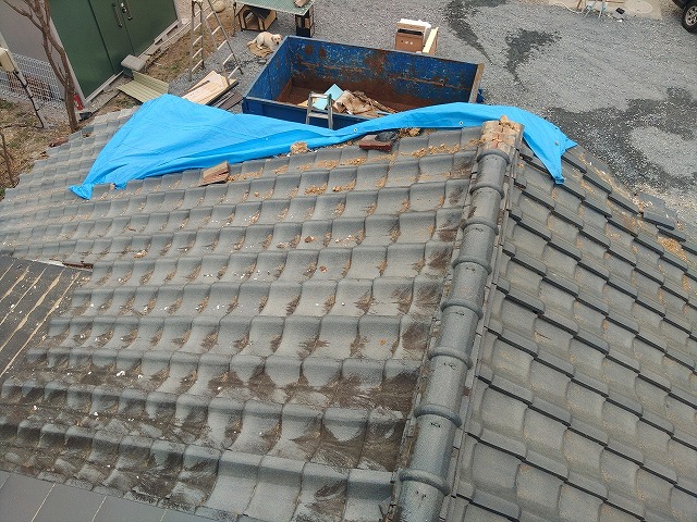 葺き替え予定の瓦屋根