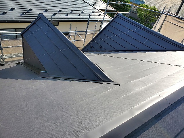 ガルバリウム鋼板に施工した屋根
