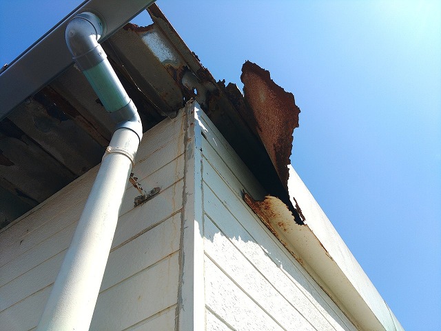 相馬市にて屋根に穴が空いて雨漏りが発生！無料調査を行い状態を確認