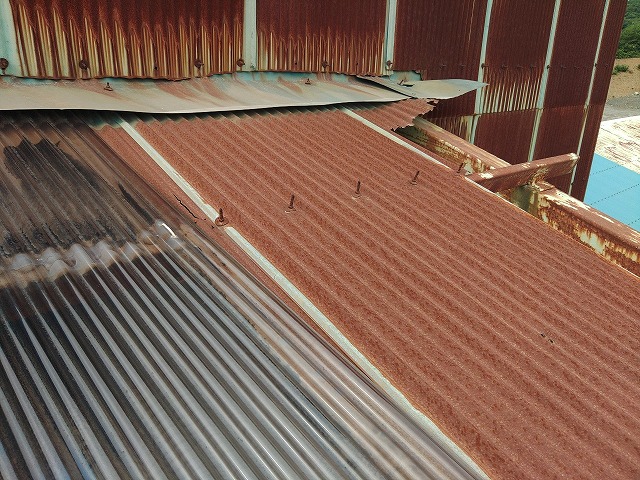 郡山市にて経年劣化により破損した屋根外壁の波板補修工事依頼
