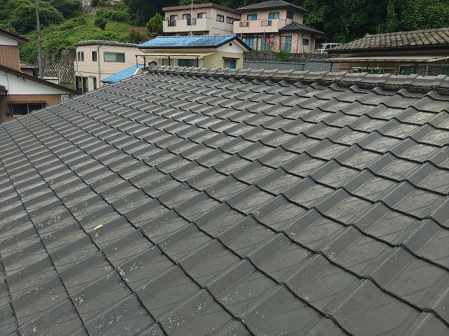福島市にて築３０年のお家の屋根の無料調査。棟部分から雨水が侵入していた