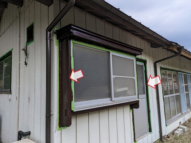 窓枠やドア枠も塗装した状態