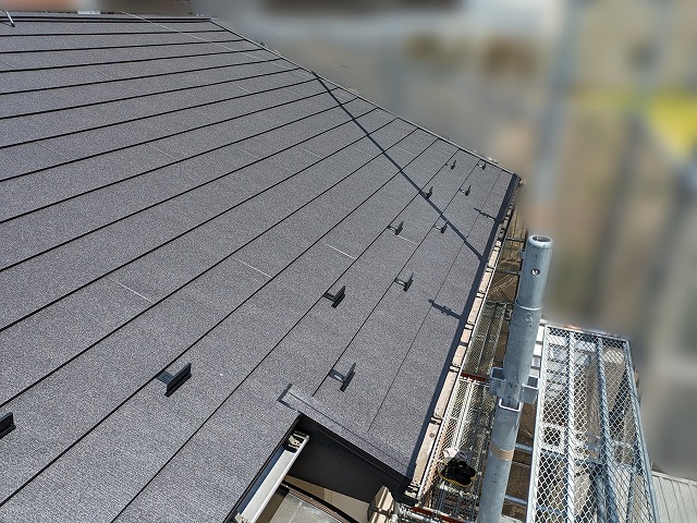 いわき市にて築15年の屋根を再生！スーパーガルテクトで屋根カバー工事