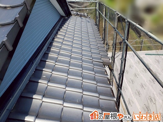 福島県郡山市　雪止めが取り付けられていない瓦屋根