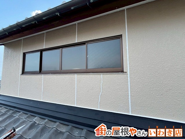福島県石川郡平田村　雨漏りの原因となっていた窓のサッシや目地部分にシーリングの増し打ち工事を行った状態