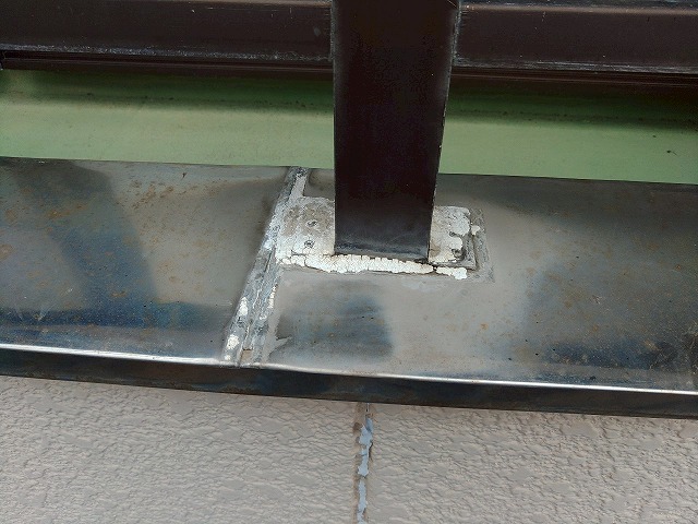 福島県石川郡平田村 劣化してシーリングに亀裂が入ってしまった笠木部分
