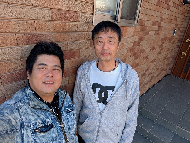 楢葉町にてケラバ部分の瓦修理を行ったお客様との写真