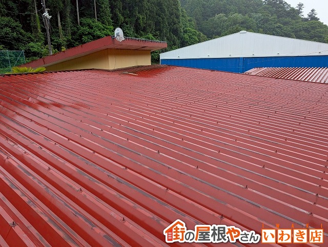 福島県いわき市　錆が発生し色あせてしまっている状態の折半屋根