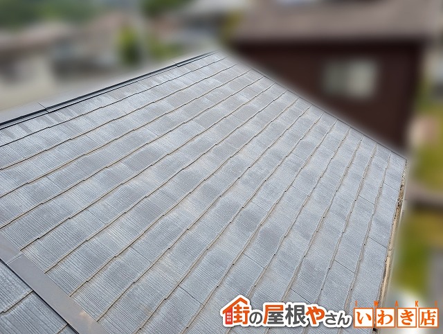 福島県郡山市　塗装が剝がれて傷んだ状態のスレート屋根