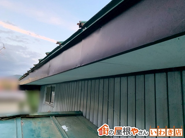 福島県須賀川市　色あせてチョーキングが発生していた外壁