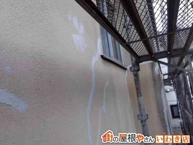 福島県郡山市　ひびの入った外壁をシーリングにて補修した状態
