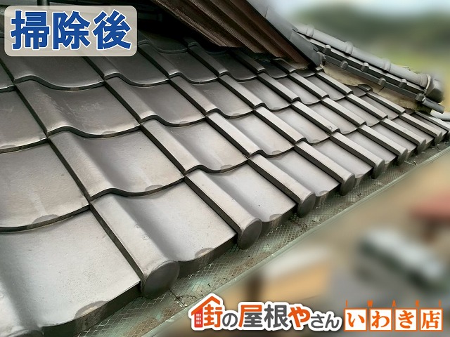 福島県楢葉町　軒樋に溜まっていた枯葉を取り除いた状態