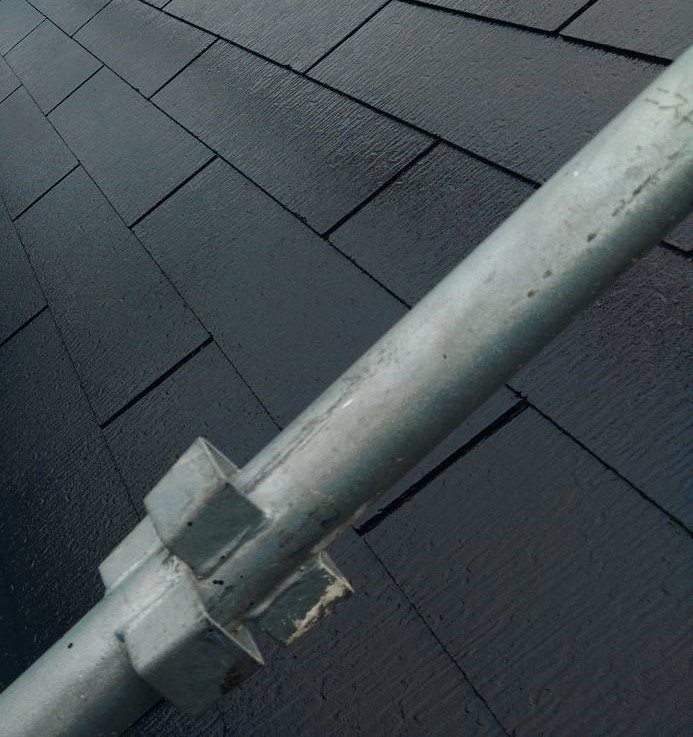 雪止め金具設置前のスレート屋根
