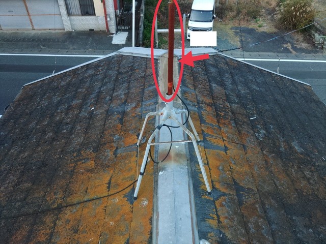 屋根の上のアンテナが錆びてしまっている