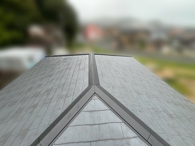 傷んだ住宅棟板金の交換が完了した様子