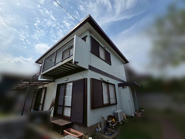 施工前の色褪せがところどころ見られる住宅外壁