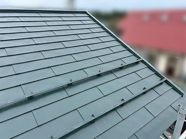 アングル型雪止め金具に色褪せ発生