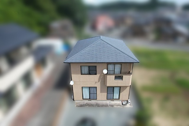 棟板金交換施工前の住宅屋根