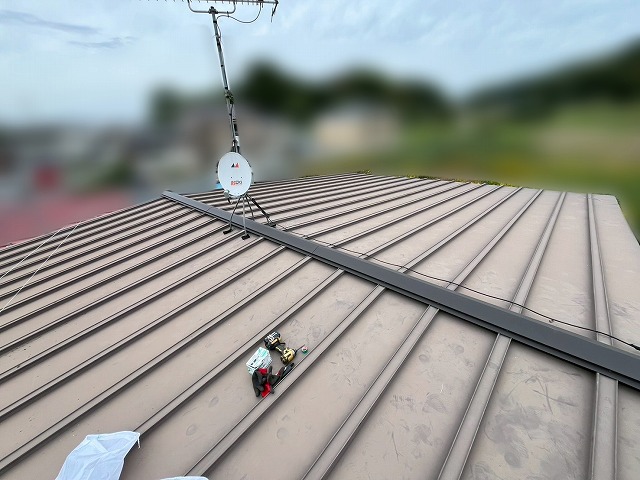 棟板金交換で釘浮きが解消した棒瓦屋根