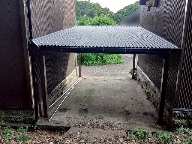 交換した車庫の金属トタン屋根