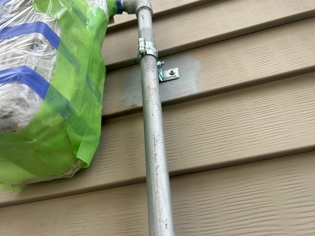 金具を交換したガスメーター固定金具