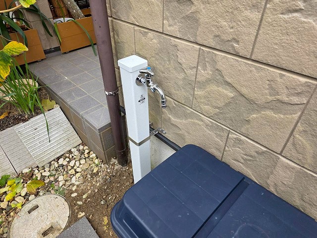 外水栓を設置し、庭作業が便利になった様子