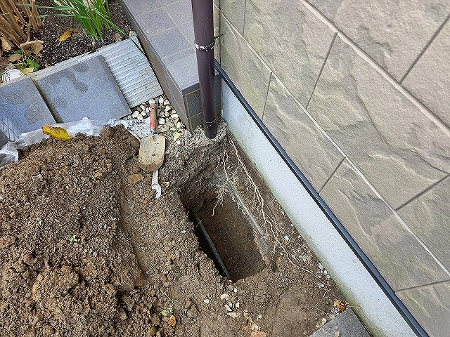 外水道を設置する前の庭の様子