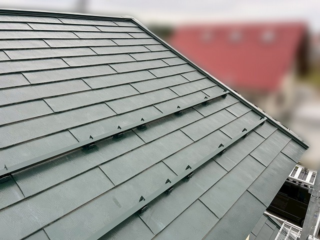 アングル型雪止め交換と屋根材の補修が完了した屋根