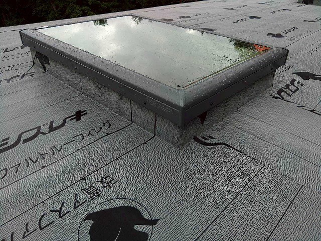 天窓周りの板金施工前の様子