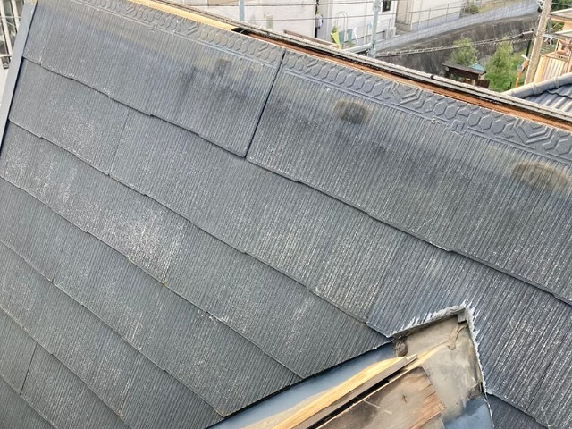 屋根カバー工事施工に伴い棟板金撤去後